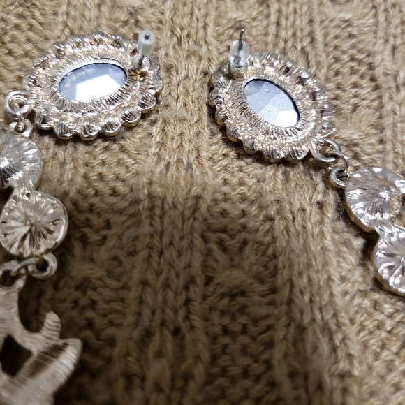 Gorgeous Chandelier Earrings - Picture 4 of 4
